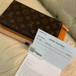 Louis Vuitton Zippy organizer wallet